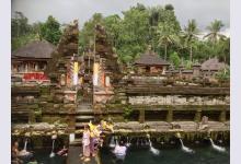 Туристов на Бали арестовали за секс в храме